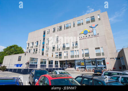 Aussenansicht des ursprünglichen Plymouth College of Art und Design Gebäude vor der Modernisierung, sonnigen Sommer, Tavistock Place, Plymouth, Devon England UK Stockfoto