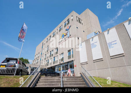 Aussenansicht des ursprünglichen Plymouth College of Art und Design Gebäude vor der Modernisierung, sonnigen Sommer, Tavistock Place, Plymouth, Devon England UK Stockfoto