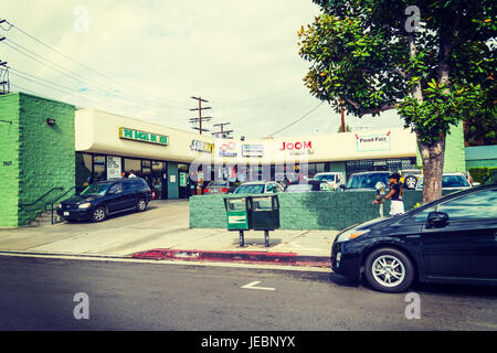 Los Angeles, CA, USA - 28. Oktober 2016: kleines Einkaufszentrum in Los Angeles Stockfoto