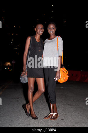 Fashion-Modelle nach einer Show in New York Fashion Week Stockfoto