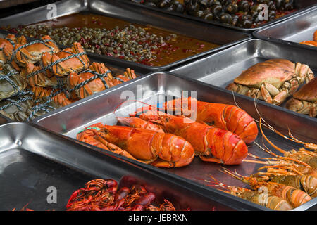 Marktstand mit Hummer und Krabben in Shanghai, Asien, China, Marktstand Mit Hummer Und Krabben in Shanghai, Asien Stockfoto