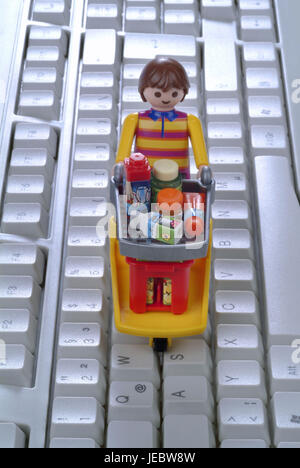 Charakter von Einkaufswagen auf Computer-Tastatur, Stockfoto