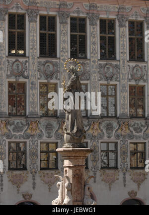 Deutschland, Bayern, Landsberg Lech, Old Town, Marien Brunnen, Marien Statue, Rathaus-Fassade, Stockfoto