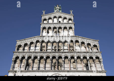 Italien, Toskana, Lucca, Kirche San Michele, Fassade mit Säule Elemente, Stockfoto