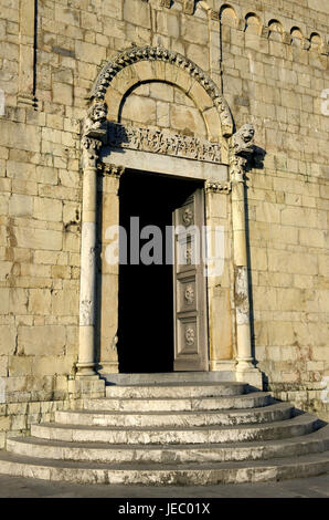Italien, Toskana, Garfagnana, Kathedrale von Barga, Portal, Stockfoto