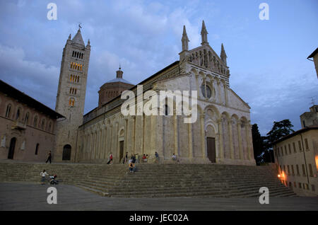 Italien, Toskana, La Maremma, Massa Marittima, Kathedrale San Gerbone, eine Person, Stockfoto