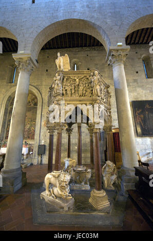 Italien, Toskana, Pistoia, Kirche San Andrea, verzierte Kanzel und Skulpturen, Stockfoto