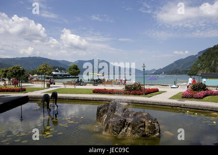 Österreich, Salz Kammer Eigenschaft, Strobl, promenade, nun, der Wolfgangsee, Kurort, Ort, am See, Strandpromenade, Biotop, Skulpturen, Kunst, See, Dampfer, Navigation, Sättel, Laternen, Blumen, Touristen, Menschen, Blick, Berge, Tourismus, Sonnenschein, Stockfoto