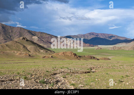 Hochalpinen Bergsee vor der Himalaya-Catena entlang der südlichen Straße nach West-Tibet, Asien, Stockfoto