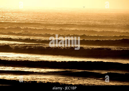 Afrika, Namibia, Sonnenuntergang im Atlantik, Stockfoto