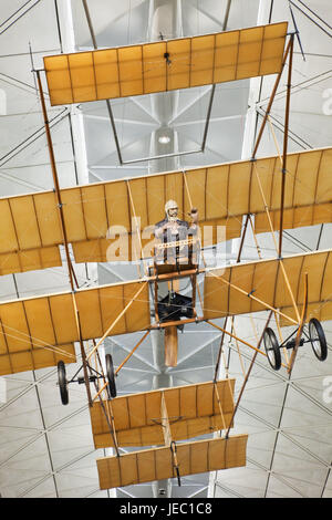 China, Hong Kong, Flughafen, hölzernen Flugzeug, hängen, Asien, Transport, Urlaub, Reisen, Reise durch die Luft, Doppeldecker, hölzernen Flugzeug Modellflugzeug Modell, Stockfoto