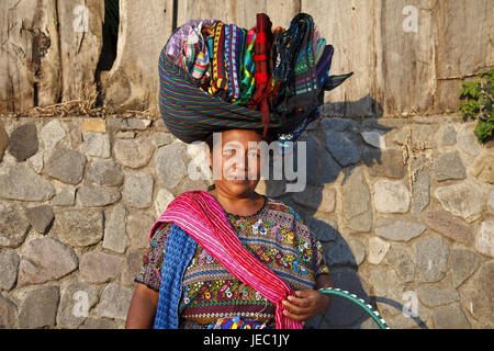 Guatemala, Atitlan See, Frau, Maya, Verkauf, kein Model-release Stockfoto
