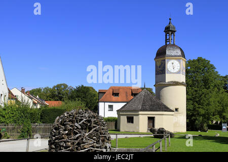 Deutschland, Bayern, Burghausen, Burg, Turm, Schlosspark, Schloss Hof, Europa, Himmel, blau, Uhr, Oberbayern, Ort von Interesse, Sommer, Stadt, Innenstadt, Tourismus, Architektur, Struktur, Gebäude, Reiseziel, Trinkhalle, clock Tower, Uhr, Sonnenuhr, Burg, Festung, Wahrzeichen, Himmel, blau, Stockfoto