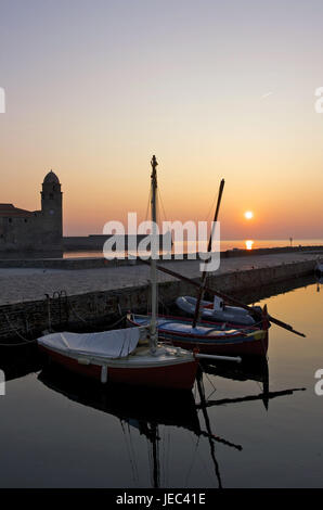Europa, Frankreich, Collioure, Hafen bei Sonnenuntergang, Stockfoto