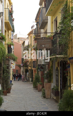 Europa, Frankreich, Touristen in Collioure, Stockfoto