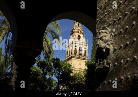 Spanien, Andalusien, Cordoba, La Mezquita, Blick durch das Ziel der Santa Catalina, Stockfoto