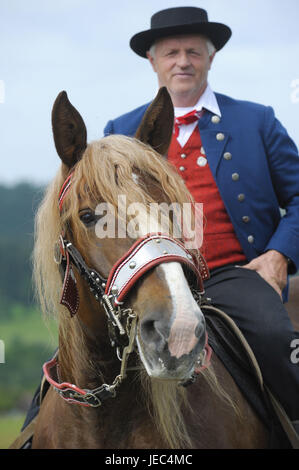 Die Pfingsten Reiten in Bad Kötzting, als einer katholischen Prozession zu Pferd mit mehr als 900 nehmen Teil blutet, Stockfoto