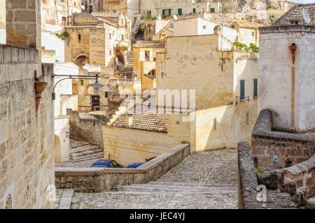 Treppen und Gassen in das belebende Labyrinth der Sassi di Matera, Basilikata, Italien Stockfoto