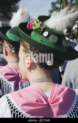 Deutschland, Bayern, Burghausen, Prozession, Frau in traditioneller Tracht, Rückansicht, mittlere close-up, Stockfoto