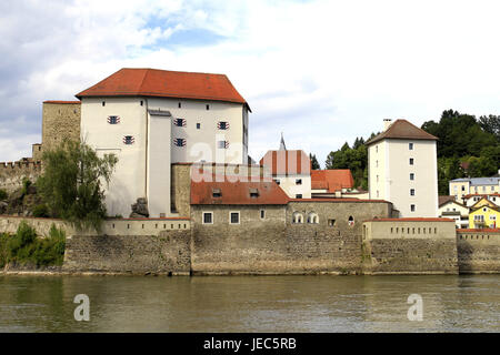 Deutschland, Niederbayern, Passau, niedrige Haus, außen, Veste, House Of Commons, niedrigen Haus, Festung, Niedernhaus, Danube Ufer, der Donau, Schloss, 3 Flüsse Stadt, Fluss, Blick auf die Stadt, Gebäude, Struktur, Architektur, Tourismus, Stadtzentrum, Sommer, Bayern, Europa, Ort von Interesse, Schloss, Höhe Burg, Stadt, Stockfoto