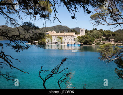 Das Benediktinerkloster auf winzigen Str. Marys Insel in Veliko Jezero ein Meer-See auf der Insel Mljet in Kroatien Stockfoto