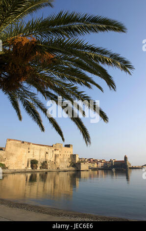 Europa, Frankreich, Collioure, Château Royal und Notre-Dames-des-Anges, Stockfoto