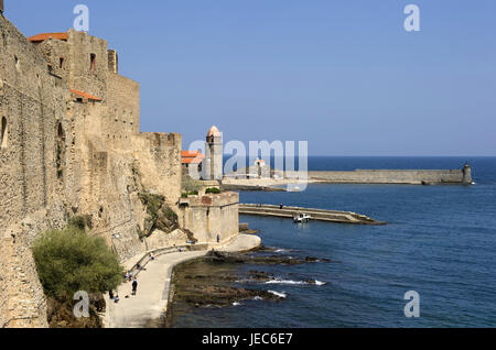 Europa, Frankreich, Collioure, Château Royal und Notre-Dames-des-Anges, Stockfoto