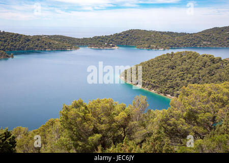 Meer See von Veliko Jezero und Str. Marys Insel auf der Insel Mljet Kroatien vom Gipfel des Veliki Skladin Stockfoto