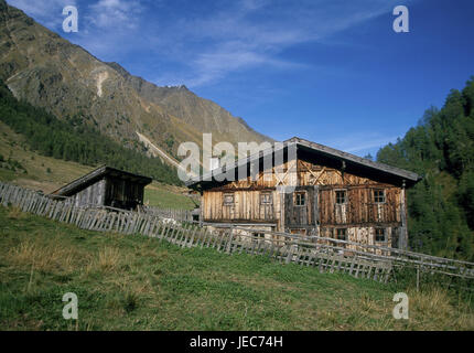 Almhütte im Pfossental, Süd Tirol, Italien, Europa, Mitteleuropa, Südeuropa, Italien, Südtirol, Pfossental, Alpen, Berg, Berge, Berge, Idylle, Abgeschiedenheit, Texelgruppe, Stahlwerke, Almhütte, Holzhaus, Haus, Alp, Stockfoto