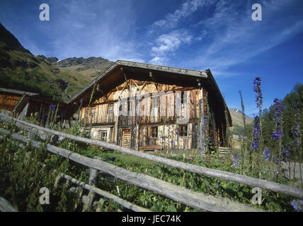 Almhütte im Pfossental, Süd Tirol, Italien, Europa, Mitteleuropa, Südeuropa, Italien, Südtirol, Pfossental, Alpen, Berg, Berge, Berge, Idylle, Abgeschiedenheit, Texelgruppe, Stahlwerke, Almhütte, Holzhaus, Haus, Alp, Stockfoto