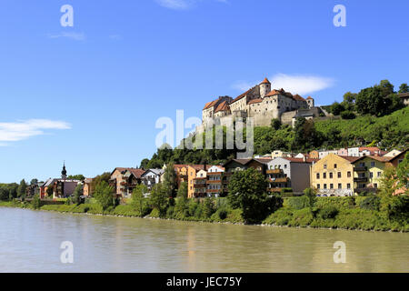 Deutschland, Bayern, Burghausen, Festung, Salzach, Upper Bavaria, Struktur, Kultur, Schloss, 1255-1504, Architektur, Schloss Garten, Wahrzeichen, Upper Bavaria, Europa, Ort von Interesse, Sommer, Tourismus, Architektur, Struktur, Europa, Gebäude, Reiseziel, in: 1255-1504, Schlosspark, Wahrzeichen, alte Stadt, Fluss, Häuser, Wohnhäuser, Stockfoto