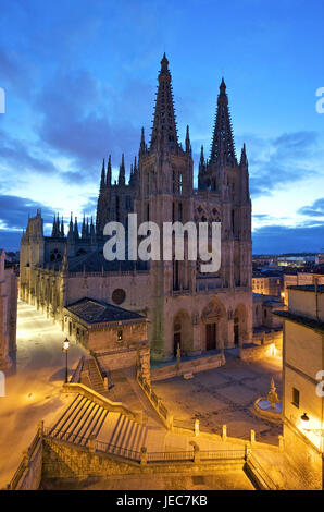 Spanien, Kastilien und Leon, Burgos bei Nacht, der Kathedrale und der Plaza de Santa Maria, Stockfoto