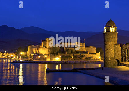 Europa, Frankreich, Collioure in der Nacht, Stockfoto