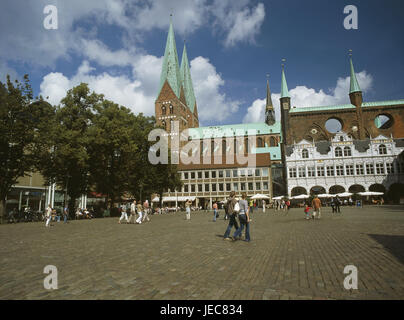 Deutschland, Schleswig - Holstein, Lübeck, Altstadt, Rathaus, Renaissance Bower, zeigen Wand, Marien Kirche, Passanten, Norddeutschland, Hansestadt, Altstadt-Insel, Strukturen, Architektur, historisch, zeigen Wand, Rathaus, Square, Backsteinbau, Ziegel, Wind Löcher, Türmchen, durchbrochen, um Laub Renaissance, Renaissance-Flügel, sakrale Bau, Kirche, Backsteingotik, Markt, Architektur, Menschen, Ort von Interesse, UNESCO-Weltkulturerbe, außerhalb, Stockfoto