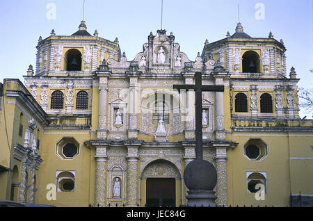 Guatemala, Antigua Guatemala, Kirche Iglesia Y Convento De Nuestra Señora De La Merced, Mittelamerika, Lateinamerika, Stadt, Reiseziel, Tourismus, UNESCO-Weltkulturerbe, Ort von Interesse, Gebäude, Struktur, Architektur, Kirche, Heilige Bau, glauben, Religion, Christentum, Kreuz, draußen, menschenleer, Stockfoto