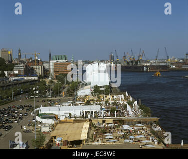 Deutschland, Hamburg, Elbe, Standort Dock Land, Ansicht, Beachclubs, Docks, ehemals Fähr und Kreuzfahrt-terminal, Norddeutschland, Stadt, Hansestadt, Hafen, Stadt, Krane, Fluss, Kanal, Fluss, Freizeit, Clubs, Bars, van-der-Smissen-Straße, Gastronomie, Person, Erlebnisgastronomie, Strand-Bars, Gefühl, Edgar Engel hart Kai, Urlaub tuning, Blick auf die Stadt, Sommer, Strand Stockfoto