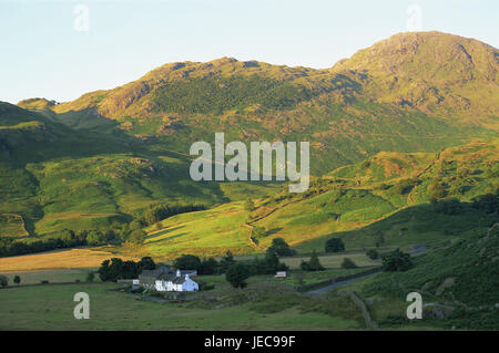 Großbritannien, England, Cumbria, Sole-District, Bauernhof, Landschaft, Europa, Breite, Abstand, Berg, Hügel, Wiesen, grün, Haus, Bauernhaus, Architektur, Mauern, Stein Mauern, anzeigen, ländlich, aus der Ferne, schattig, sonnig, Morgenlicht, Stockfoto