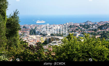 Reisen Sie in die Provence, Frankreich - Blick auf die Cote d ' Azur und Cannes Stadt am sonnigen Sommertag Stockfoto