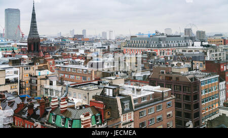 über Ansicht der Häuser Wohn in London City in regnerischen Wintertag Stockfoto