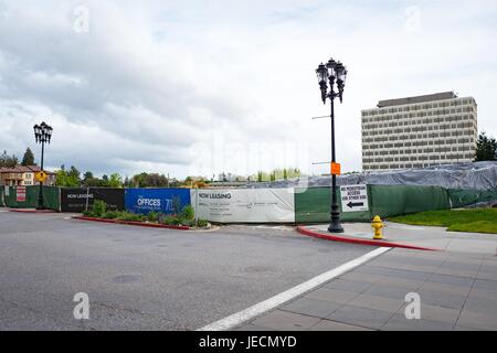 Beschilderung auf einer Baustelle für neues Bürogebäude im Silicon Valley Stadt von San Jose, Kalifornien, 7. April 2017. Mit zunehmend hohen Büromieten im Tal arbeiten viele Bauherren um neue Büroentwicklungen zu erstellen. Stockfoto