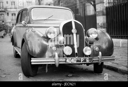 PARIS FRANKREICH - HOTCHKISS BERLINE - berühmte französische VOR DEM ZWEITEN WELTKRIEG AUTOS - SILBER FILM 1982 © Frédéric BEAUMONT Stockfoto