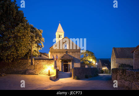 Frankreich, Bourgogne, Departement Saone-et-Loire, Taizé, romanische Dorfkirche, Abend, Stockfoto