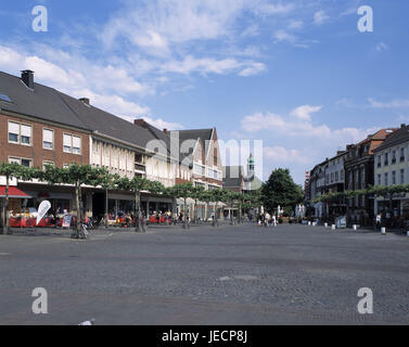 Deutschland, Nordrhein-Westfalen, um Geld, Marktplatz, Stadthäuser, Heiligen-Geist-Kirche, Stadt, Innenstadt, Quadrat, Bäume, Gebäude, Häuser, Architektur, Fußgängerzone, Straßencafés, Niederrhein, Person, Tourist, Fußgänger, außerhalb Stockfoto