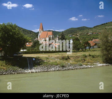 Österreich, Niederösterreich, Wachau, Weißenkirchen, lokale Ansicht, Kirche, Weinregion, Ort, Häuser, Wohnhäuser, Kirche, militärische Kirche, Ort von Interesse, Reiseziel, Tourismus, UNESCO-Weltkulturerbe, Weinberg, Anhang, Wein, Stockfoto