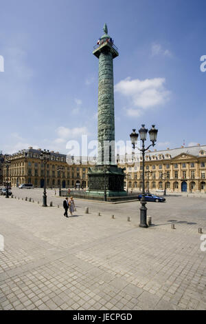 Frankreich, Paris, Place Vendome, Colonne De La Grande Armee, Passanten, Hauptstadt, Stadtzentrum, Quadrat, Säule, Sieges Säule, Bronze Säule, Relief, Statue, Napoleon, Napoleon Statue, Denkmal, Ort von Interesse, Tourist, Tourismus, Reiseziel, Person Stockfoto