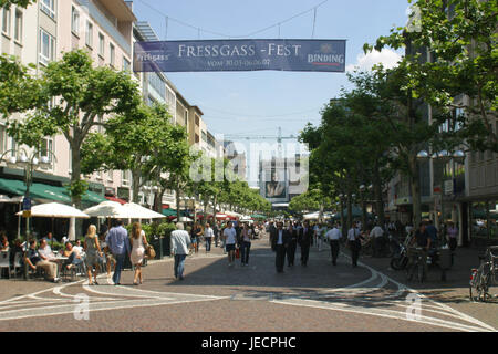 Deutschland, Hessen, Frankfurt am Main, Einkaufsstraße, Fußgängerzone, Stadt, Stadt, Einkäufe, Freßgass, Straßencafé, Person, Stadt flanieren, Freizeit, Einkauf, Meile, Geschäfte, Main-Metropole, Sommer, Passanten, Werbung, Werbung, Essen, Einkauf, verkehrsberuhigte Fußgängerzone, Banner, fest, Stockfoto