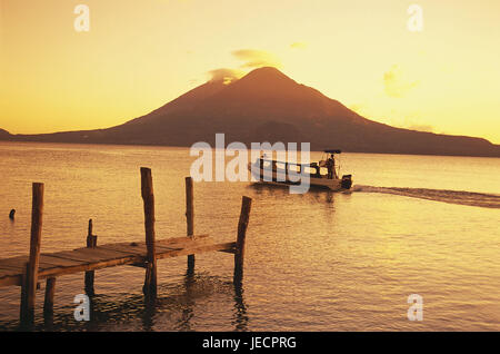 Guatemala, Lago De Atitlan, Panajachel, Vulkan, Brücken, Schiff, Silhouette, Sonnenuntergang, Mittelamerika, Lateinamerika, Hochlandregion, Atitlansee, See, Landschaft, Anlegestellen, Bootssteg, Wasser, Ansicht, Berge, Schiff, Navigation, Ausflugsschiff, tuning-Abend, Abendrot, Stockfoto