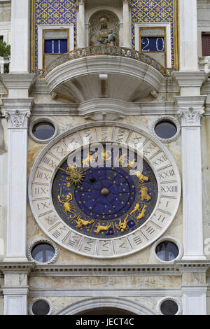 Uhrturm, Torre del Orologio auf dem Markus Platz in Venedig, Italien, Stockfoto