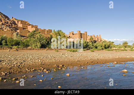 Marokko, Aït-Ben-Haddou, lokale Ansicht, Riverside, Afrika, Nordafrika, Ort, Ksar, Häuser, mucky Bauweise, in der Regel in der Regel für Land, mucky Häuser, Architektur, mucky Architektur, Fluss, Ufer, Steinen, Palmen, Vegetation, draußen, menschenleer, Ort von Interesse, UNESCO-Weltkulturerbe, Ziel, Stockfoto