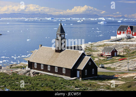 Grönland, Disko-Bucht, Ilulissat, Kirche, Häuser, Fjord, Eisberge, anzeigen, Westgrönland, Eis, Gletscher, der Arktis, Treibeis, Natur, Sommer, Klimawandel, Spiegelung, Wasser Oberfläche, Küste, Kirche, Heilige Bau, Architektur, Fachwerk-Bau Weise, Holz Häuser, Holzkirche, Stockfoto